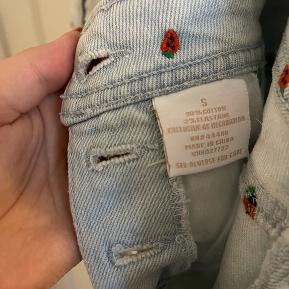 shorts overalls with tiny strawberry embroidery - Picture 2 of 5